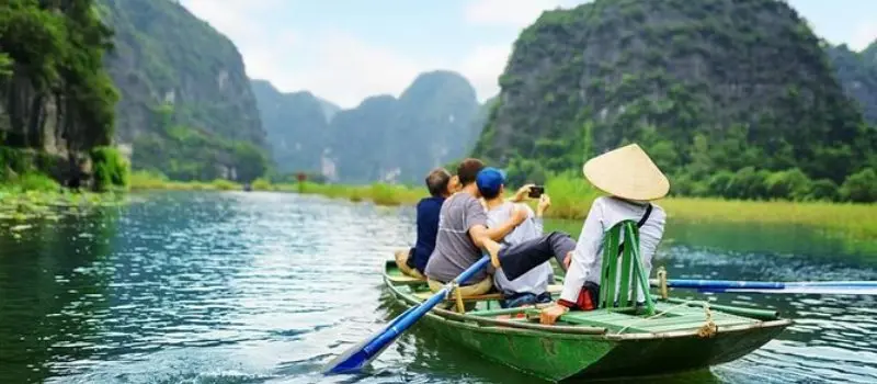 Promenade en bateau à Ninh Binh Promenade en bateau à Ninh Binh