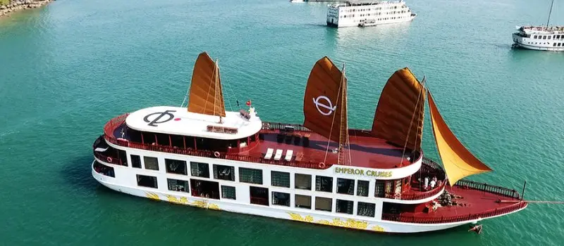 Croisière dans la baie de Bai Tu Long Croisière dans la baie de Bai Tu Long