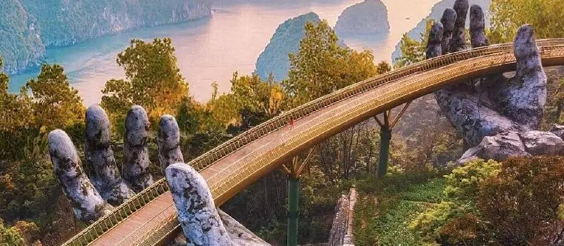 Traverser le pont d'or à Sun World Ba Na Hills