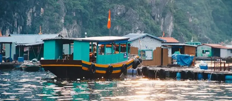 Croisiere en baie Halong pour visiter le village des pêcheurs Cua Van