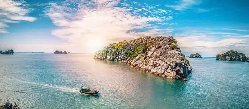 Croisiere en baie Halong pour admirer le lever et le coucher du soleil Croisiere en baie Halong pour admirer le lever et le coucher du soleil