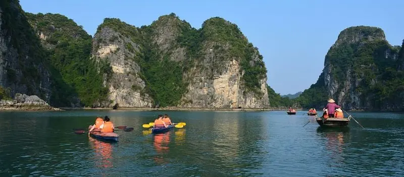 Croisiere en baie Halong pour profiter de la baignade et du kayak Croisiere en baie Halong pour profiter de la baignade et du kayak
