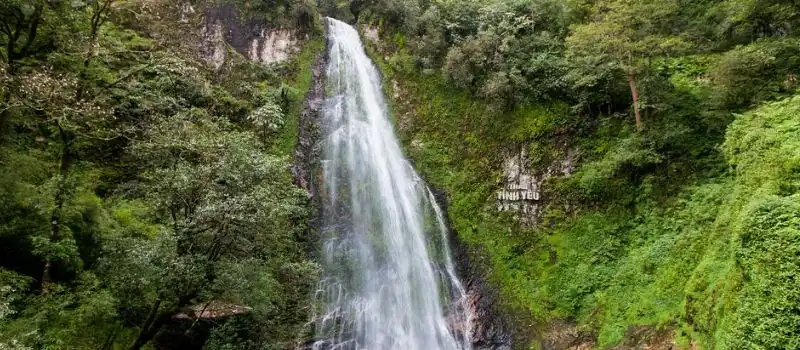 Admirer la cascade d’Amour Sapa avec un Guide francophone au Vietnam Admirer la cascade d’Amour Sapa avec un Guide francophone au Vietnam