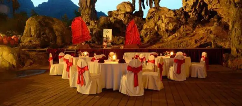 Croisiere en baie Halong pour dîner dans les grottes de la baie d’Halong