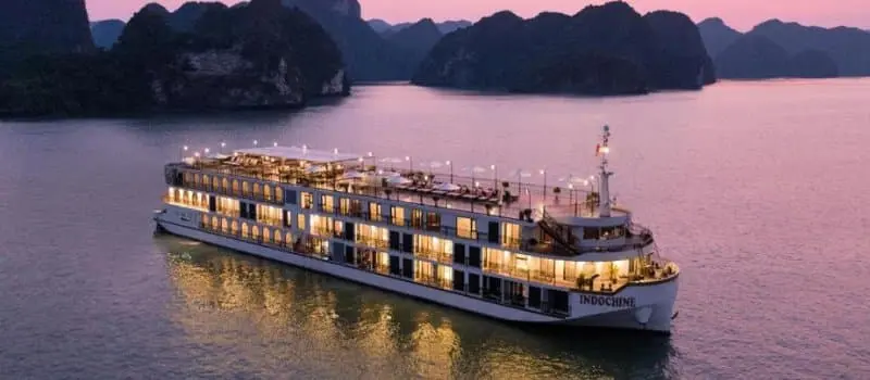 Croisière Indochine dans la baie Lan Ha