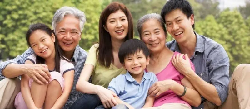 Coutumes familiales et respect des aînés Coutumes familiales et respect des aînés
