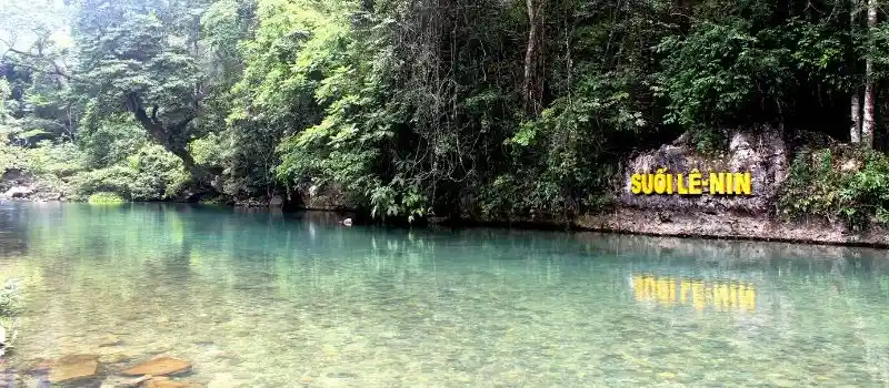 La grotte de Pac Bo et le ruisseau de Lénine