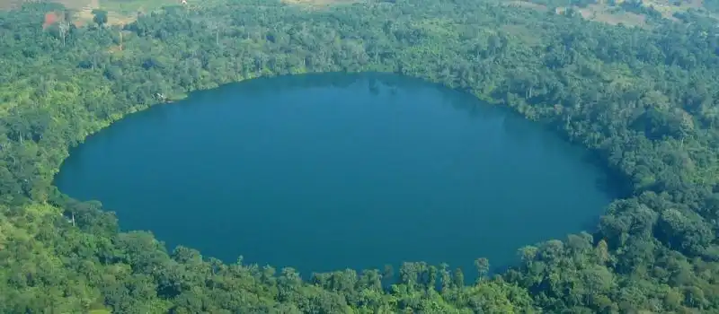 Lac volcanique Yeak Laom Lac volcanique Yeak Laom