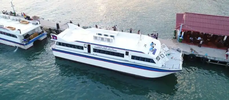 Le ferry à grande vitesse au Cambodge Le ferry à grande vitesse au Cambodge