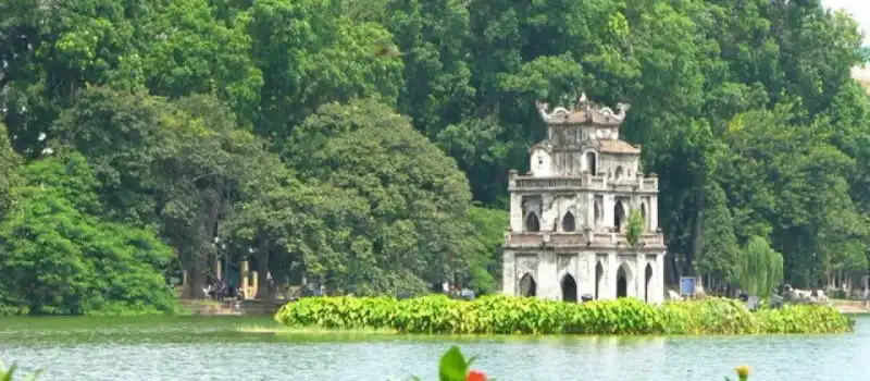 Le lac de Hoan Kiem à Hanoi