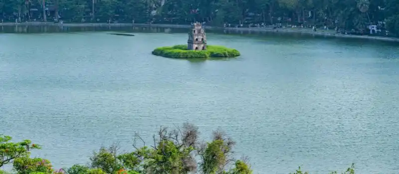 Le lac de l'&Eacute;p&eacute;e restitu&eacute;e (Hoan Kiem)