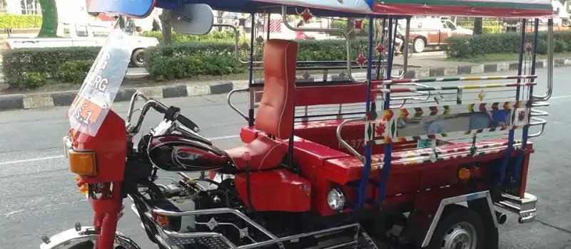 Le tuk-tuk à Luang Prabang Le tuk-tuk à Luang Prabang