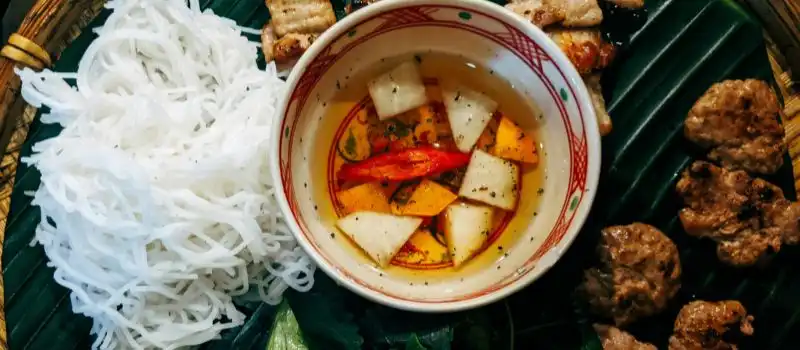 Les vermicelles au porc grillé Bún Chả Les vermicelles au porc grillé Bún Chả