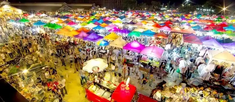 March&eacute; Rot Fai de Bangkok