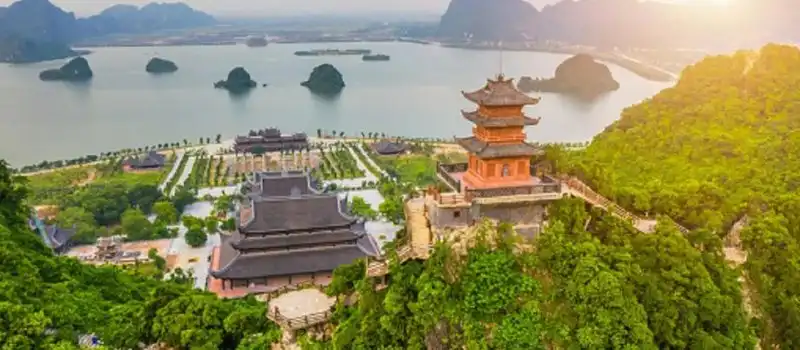 Pagode de Tam Chuc se trouve dans la province de Ha Nam Pagode de Tam Chuc se trouve dans la province de Ha Nam
