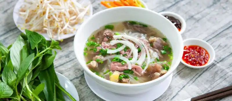 Pho - Soupe aux nouilles de riz Pho - Soupe aux nouilles de riz
