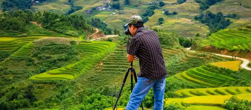 Photographe immortalisant les rizières en terrasses au Vietnam Photographe immortalisant les rizières en terrasses au Vietnam