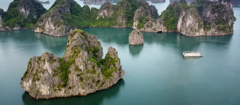 Pics calcaires de la baie d’Halong Pics calcaires de la baie d’Halong