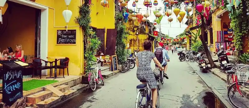 Piste cyclable à Hoi An