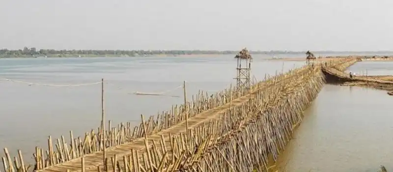 Pont de bambou sur l’île de Koh Paen