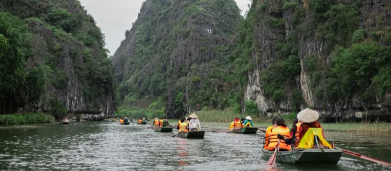 Pourquoi choisir un voyage en petit groupe au Vietnam ? Pourquoi choisir un voyage en petit groupe au Vietnam ?
