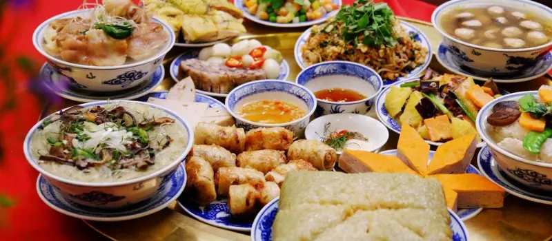 Repas dans le Têt vietnamien Repas dans le Têt vietnamien