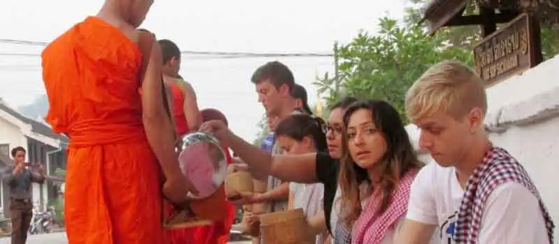 Tak Bat à Luang Prabang