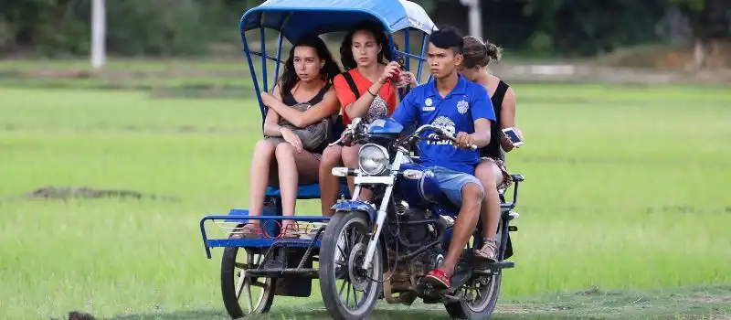 Transports et déplacements au Laos Transports et déplacements au Laos