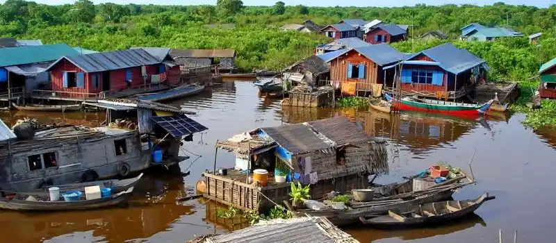 Villages flottants sur le lac de Tonlé Sap Villages flottants sur le lac de Tonlé Sap