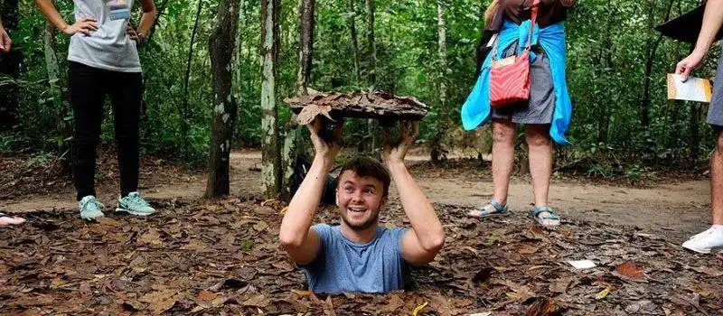 Visiter les tunnels de Cu Chi à Tay Ninh avec le guide francophone local