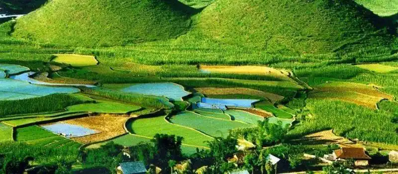 Voiture chauffeur Hoang Su Phi Dong van Meo Vac Ha Giang Vietnam Voiture chauffeur Hoang Su Phi Dong van Meo Vac Ha Giang Vietnam